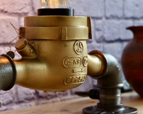 Schöne Lampe aus einer alten Wasseruhr